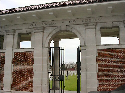 Main entrance to the cemetery