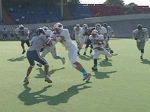 Iain Mullins blocks for Duncan French on his way for the game's only touchdown.