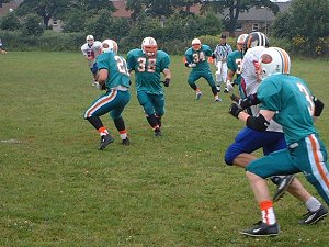 Dave Wilson (#21) makes the pick.